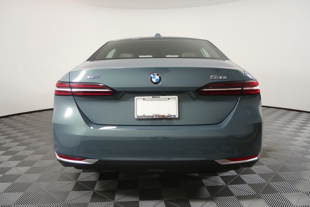 Thumbnail: 2024 BMW 5 Series - 4
