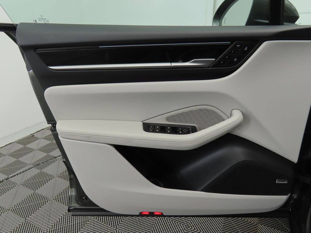 2024 Porsche Macan T 26