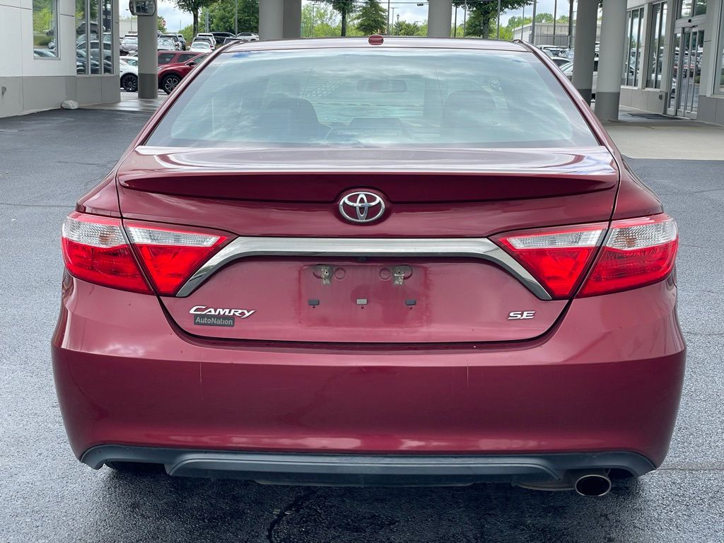 2016 Toyota Camry SE 3