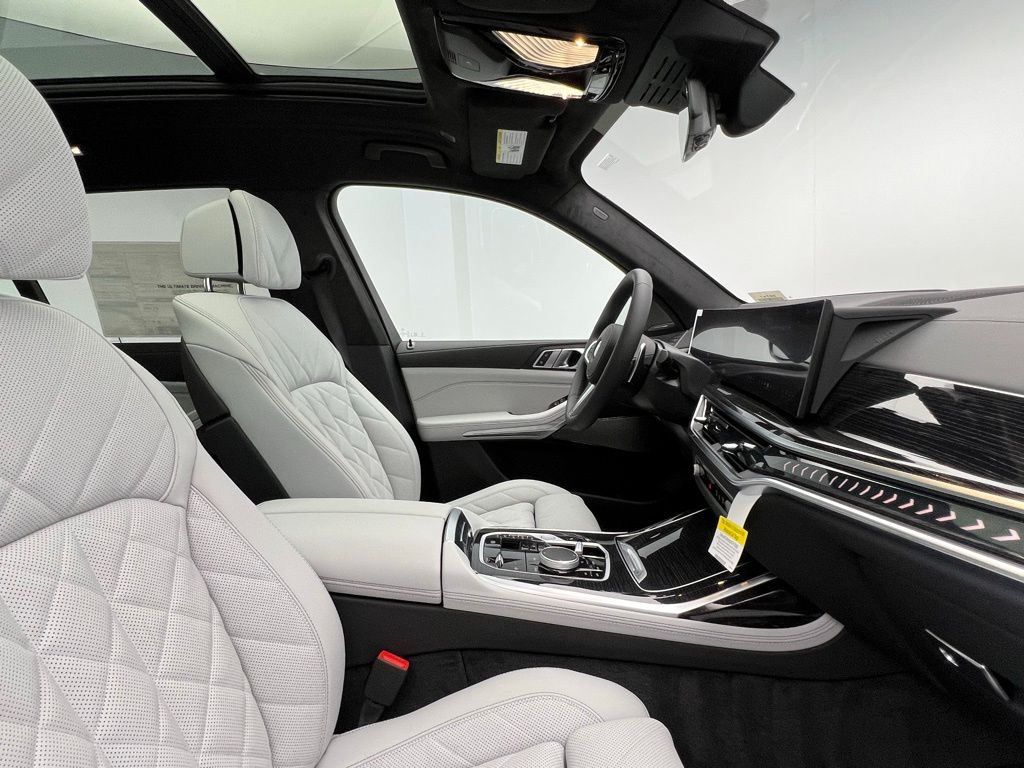 Thumbnail: 2026 BMW X7 - 6