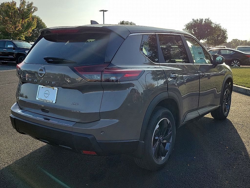 2025 Nissan Rogue SV 4