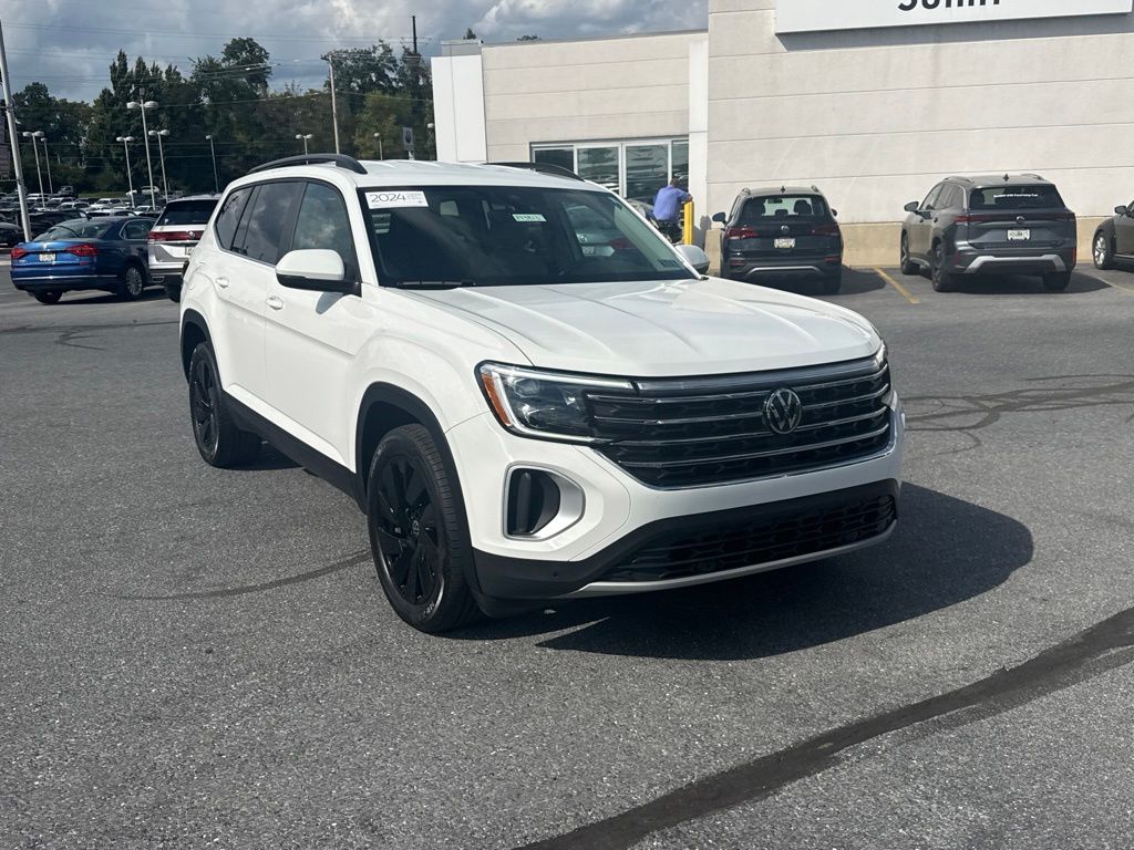 2024 Volkswagen Atlas 2.0T SE w/Technology White at South Hills CDJR