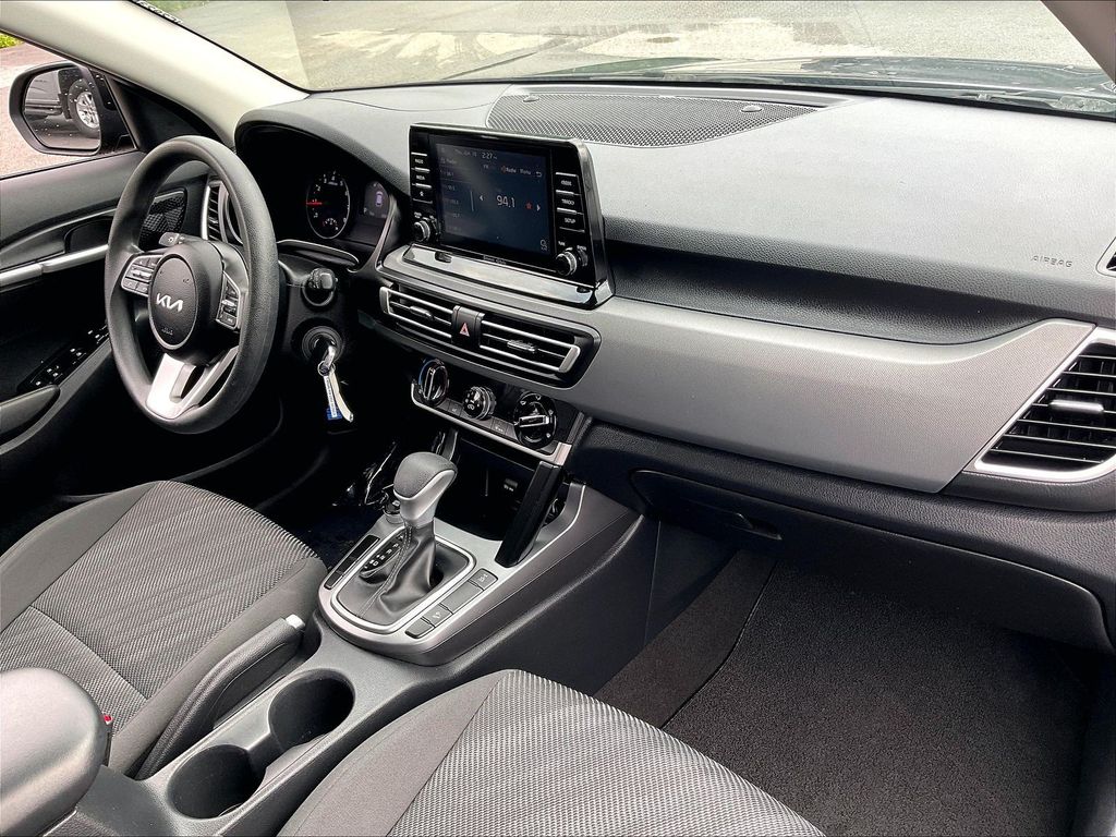 2023 Kia Seltos — photo 13