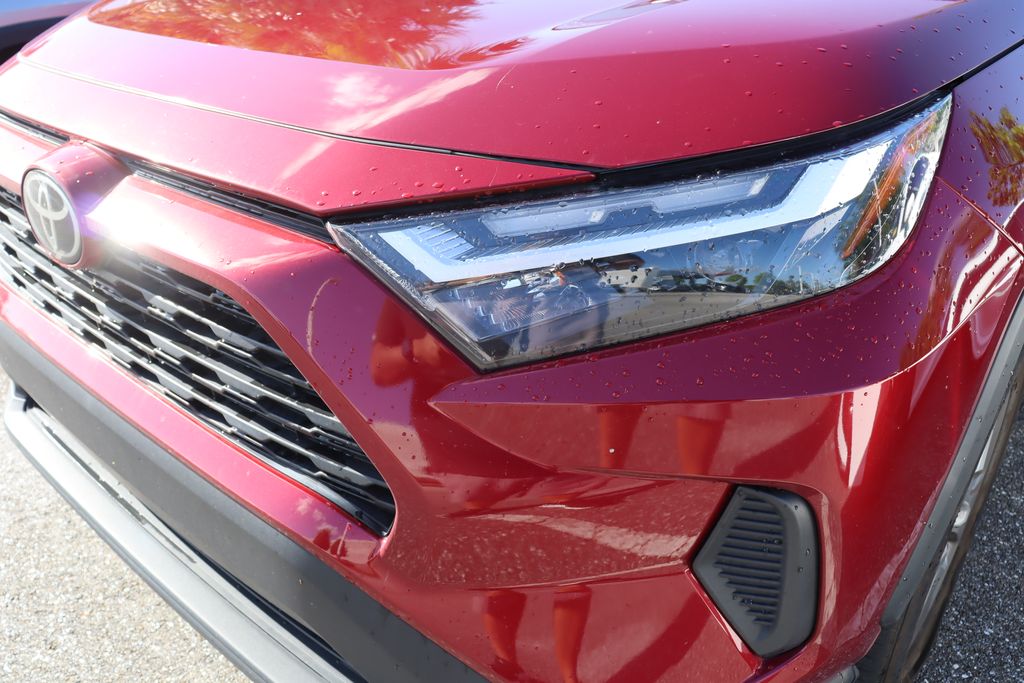 2022 Toyota RAV4 XLE 3