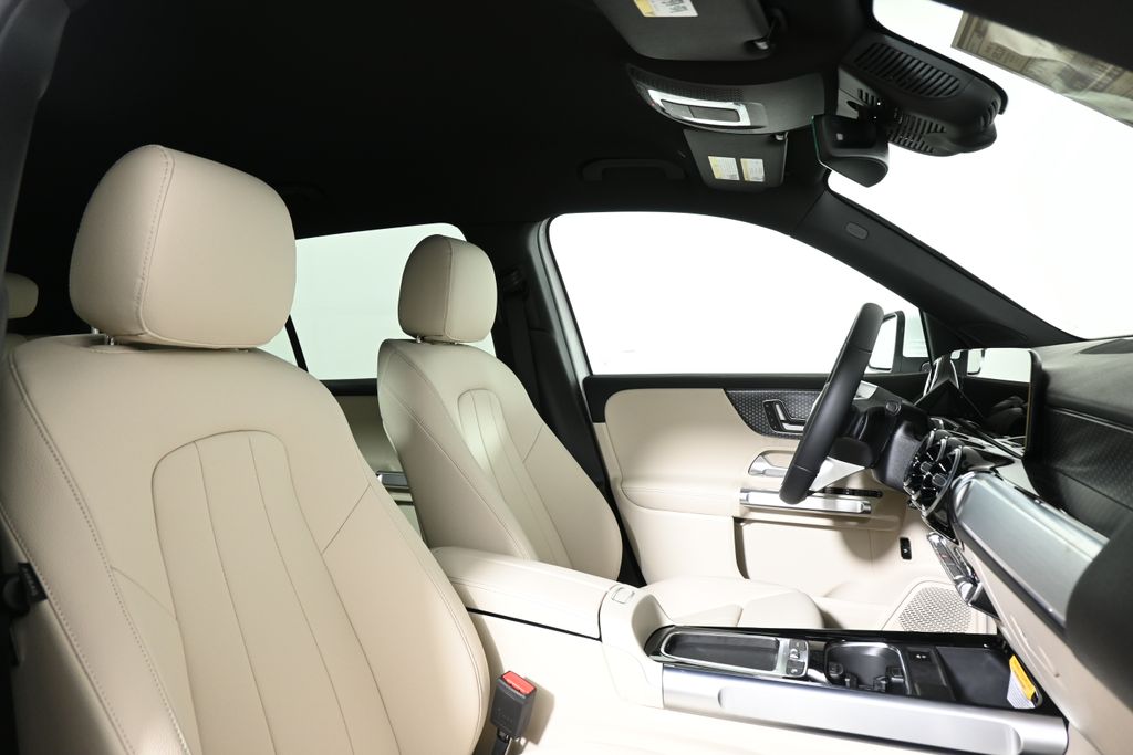 2025 Mercedes-Benz GLB 250 21