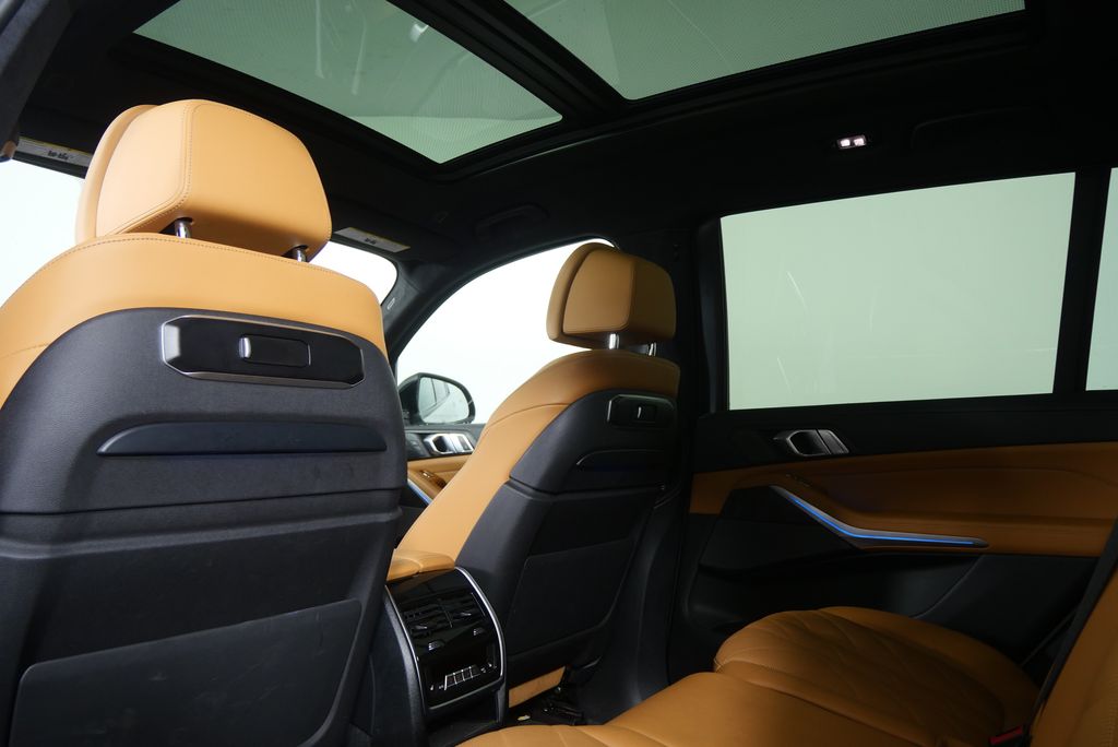 Thumbnail: 2023 BMW X7 - 18