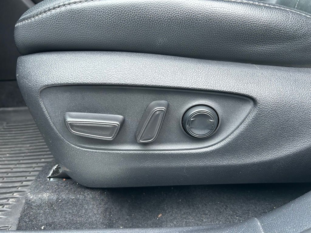 Thumbnail: 2021 Toyota Highlander - 32