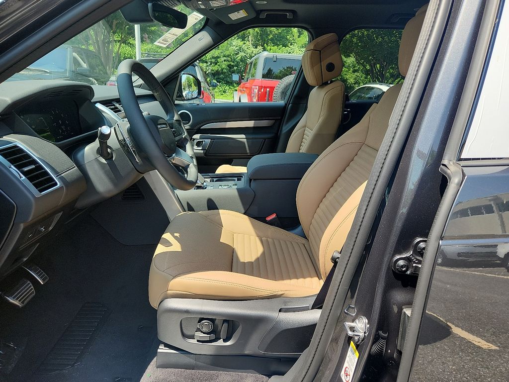 Thumbnail: 2025 Land Rover Discovery - 6