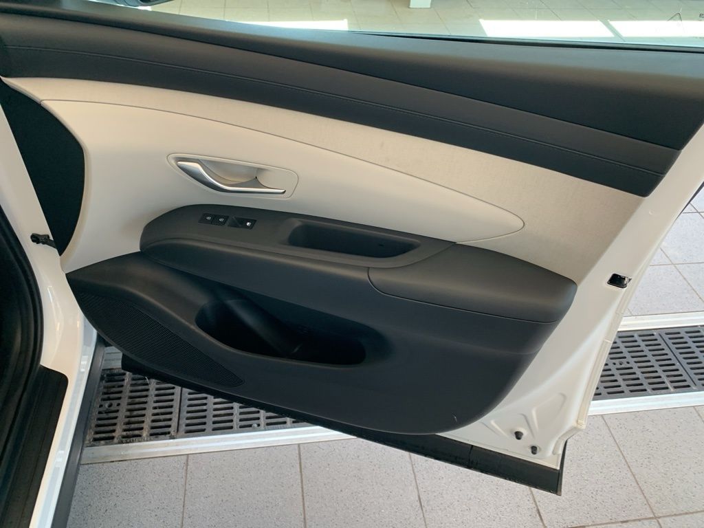 New 2026 White Hyundai SEL Premium image 19