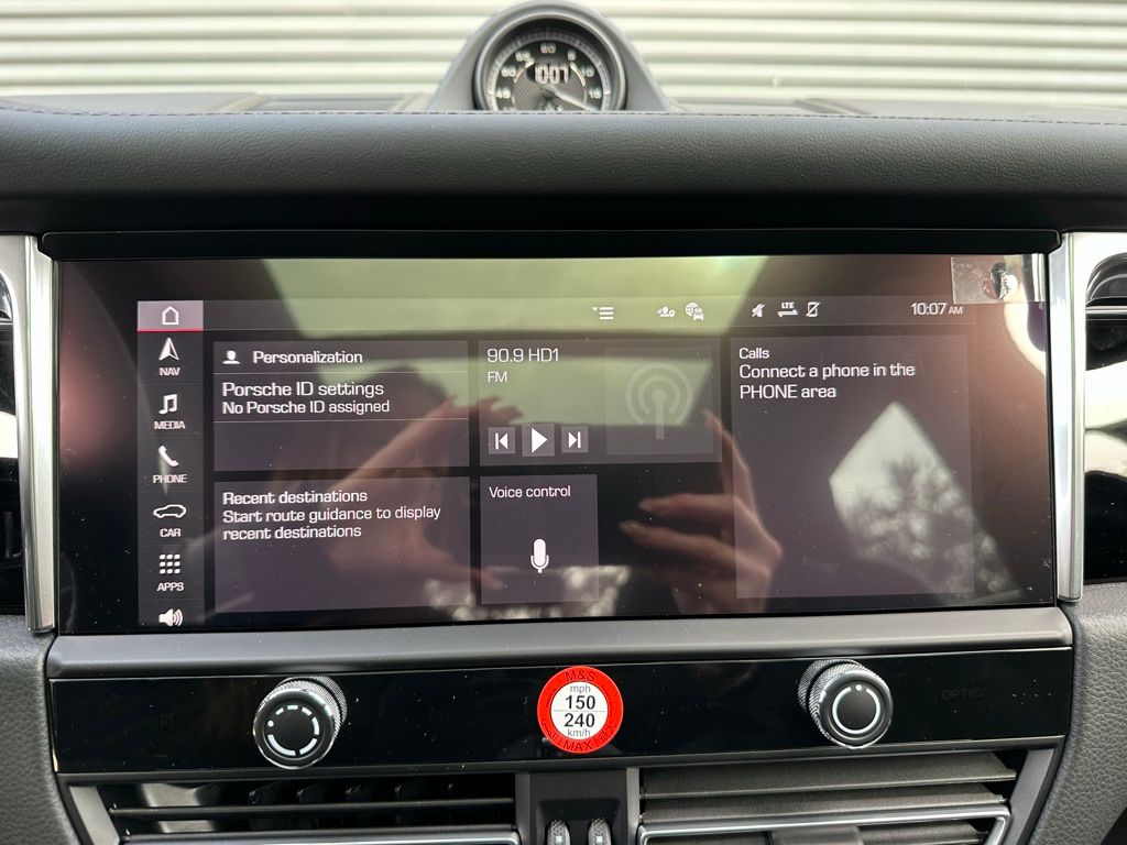 Thumbnail: 2026 Porsche Macan - 30