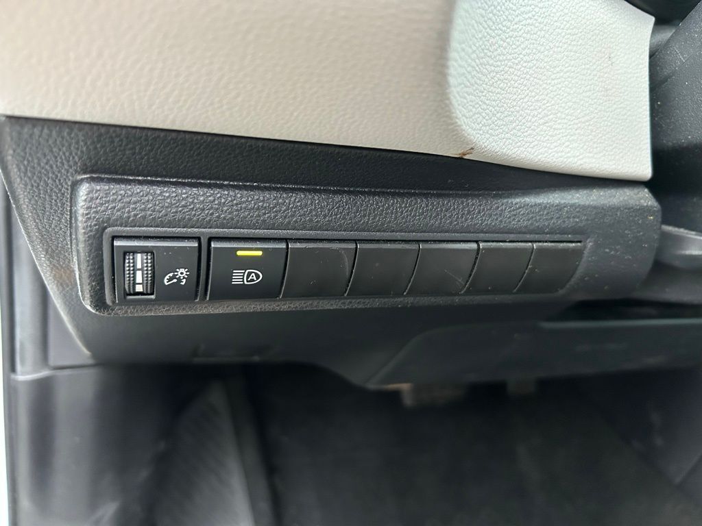 2023 Toyota Corolla LE 16