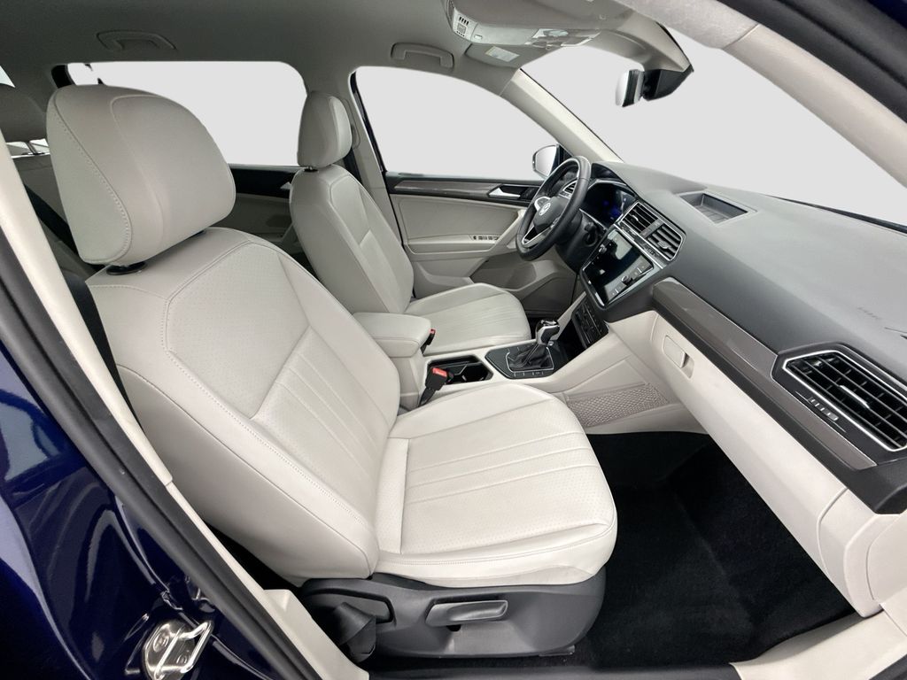 Thumbnail: 2023 Volkswagen Tiguan - 18