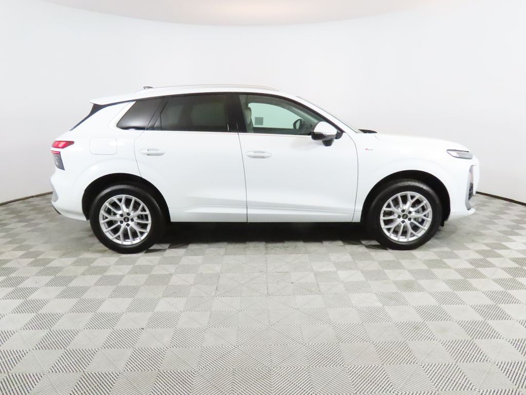 Thumbnail: 2026 Audi Q3 - 6