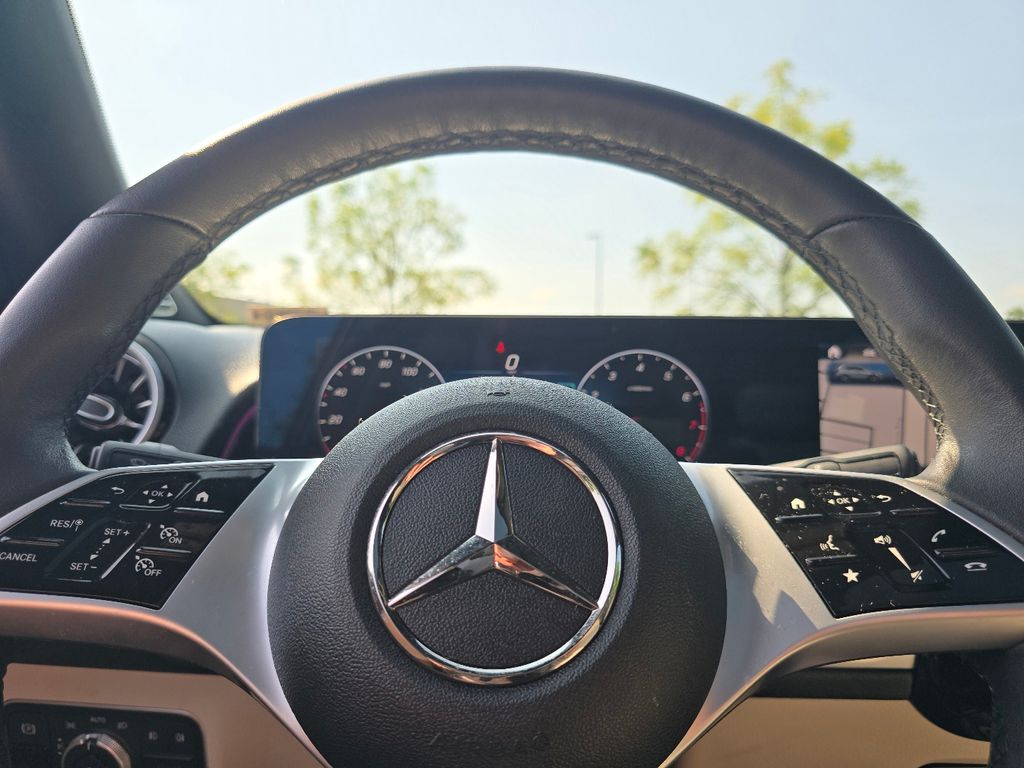 Certified Used 2025 White Mercedes-Benz GLB 250 image 26