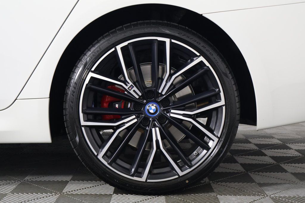Thumbnail: 2022 BMW 5 Series - 16