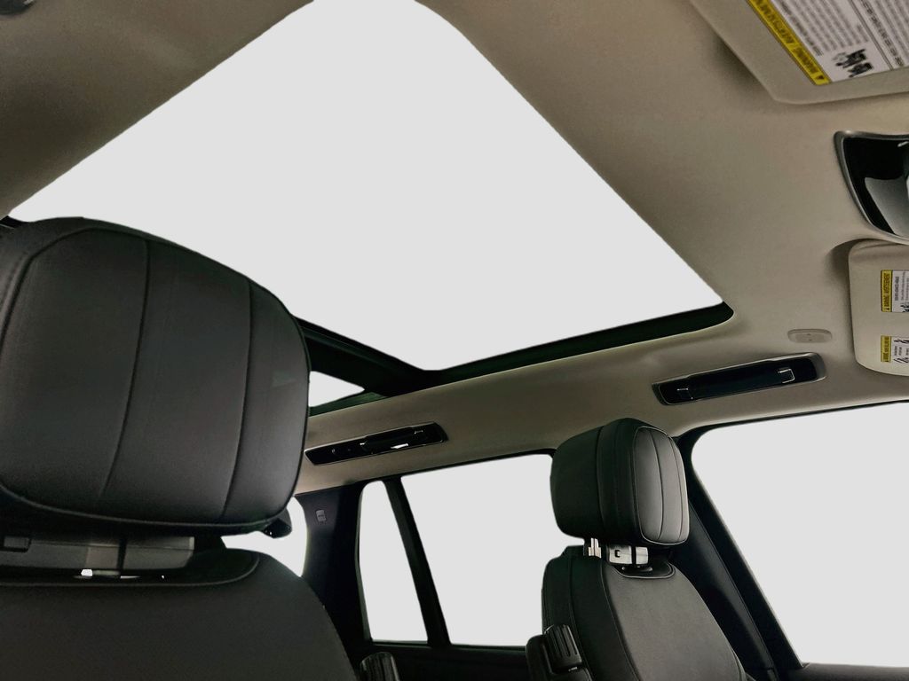 Thumbnail: 2026 Land Rover Range Rover - 17