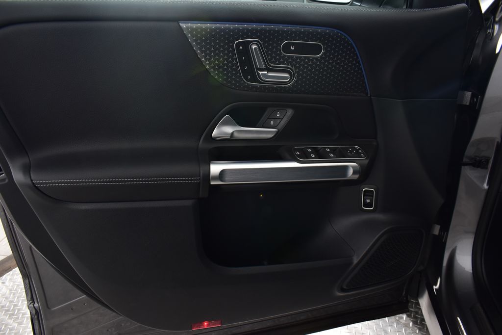 Thumbnail: 2025 Mercedes-Benz GLB - 12