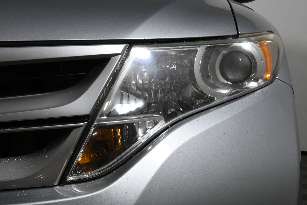2015 Toyota Venza LE 11