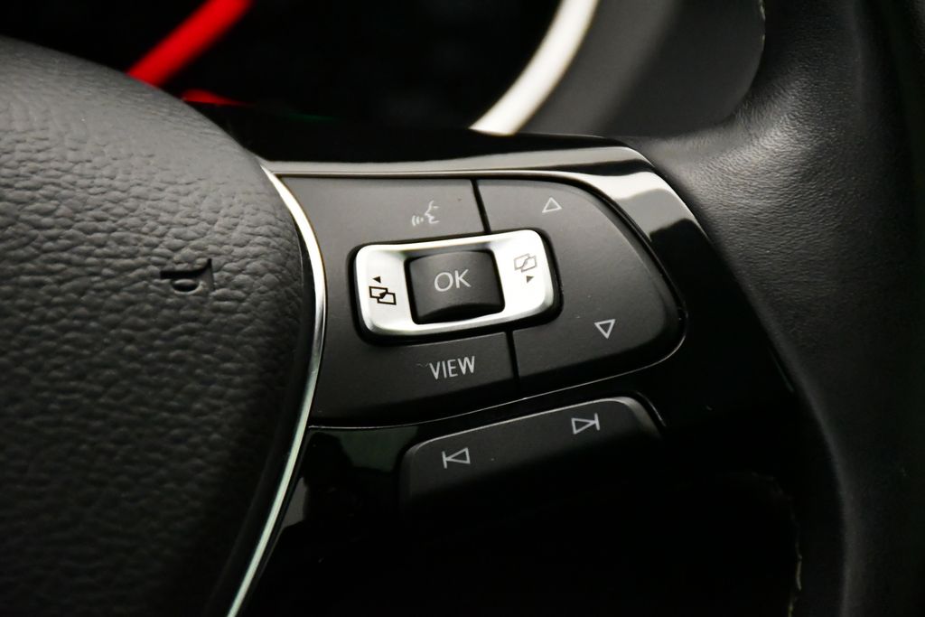 Thumbnail: 2021 Volkswagen Tiguan - 25