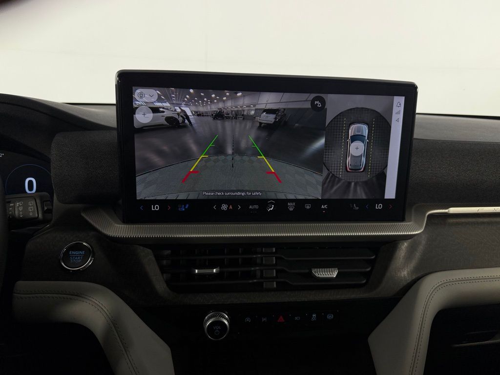 Used 2025 Black Metallic Ford Platinum image 19
