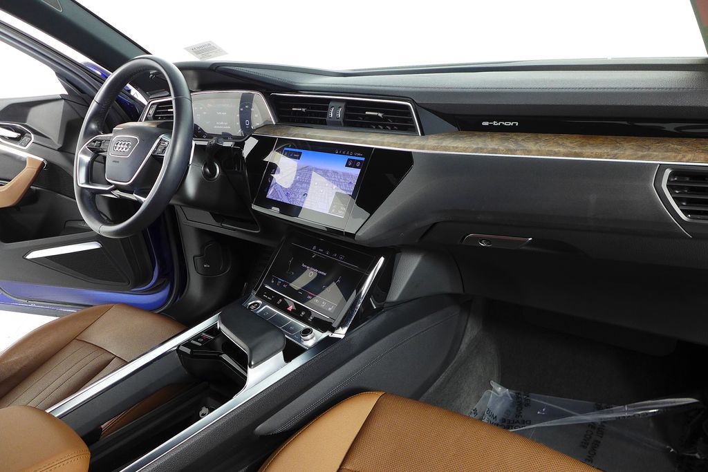 Thumbnail: 2022 Audi e-tron - 13