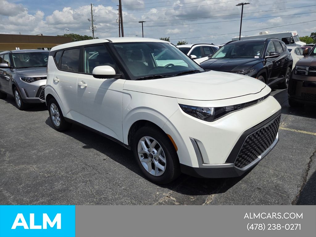 Used 2025 White Kia LX image 18