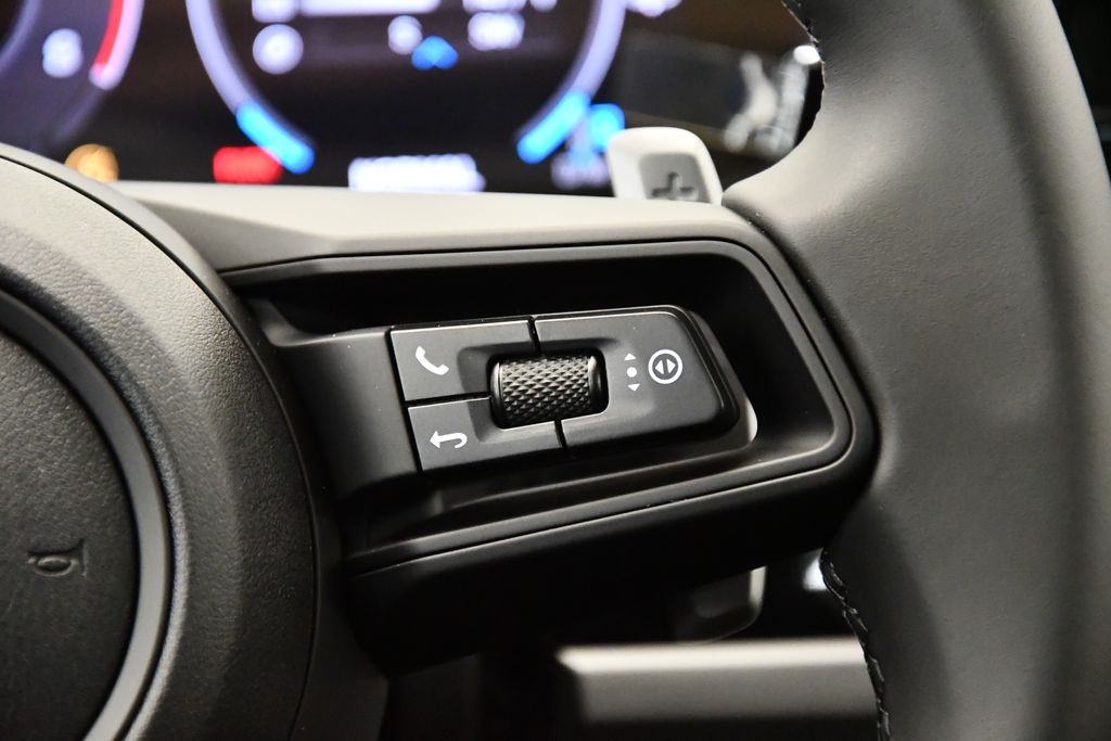 Thumbnail: 2025 Porsche Panamera - 23