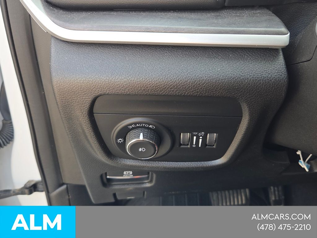 Used 2023 White/off-white Jeep Limited image 27