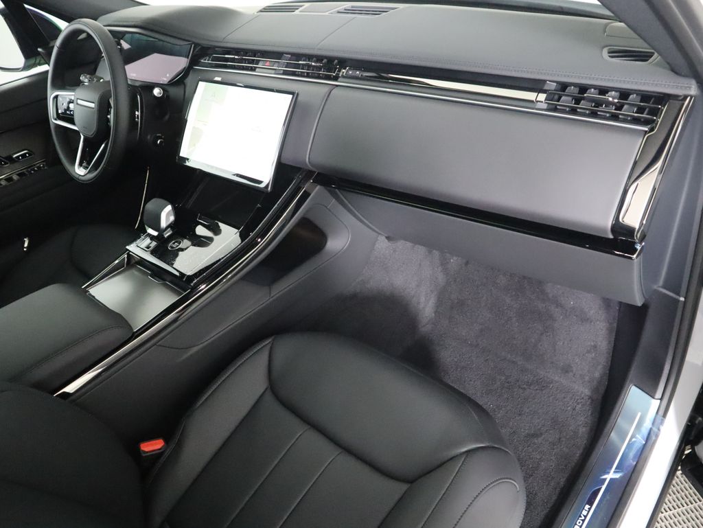 Thumbnail: 2025 Land Rover Range Rover Sport - 19