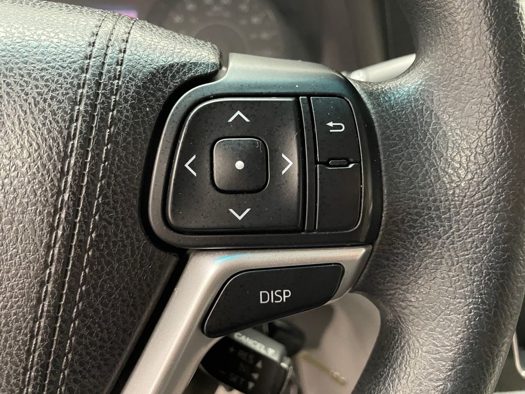 Thumbnail: 2017 Toyota Sienna - 23