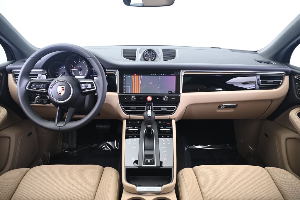 Thumbnail: 2026 Porsche Macan - 31
