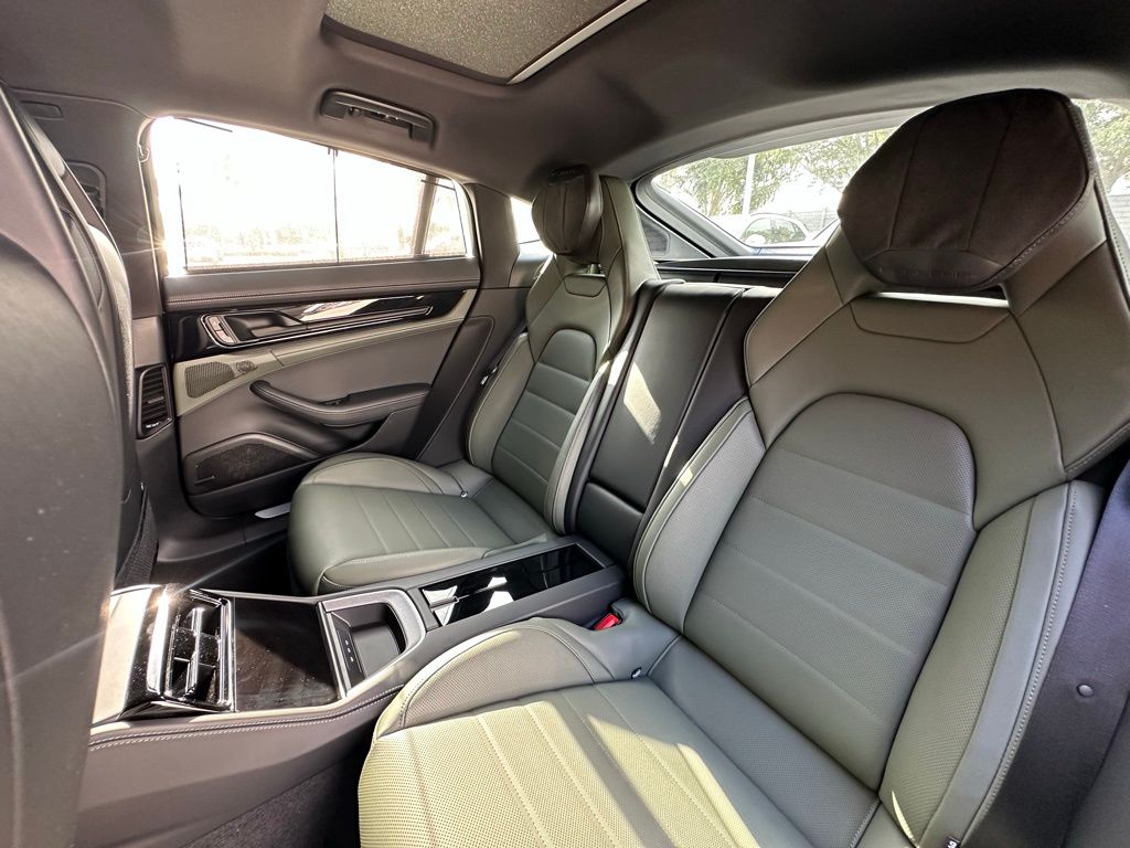 2025 Porsche Panamera  29