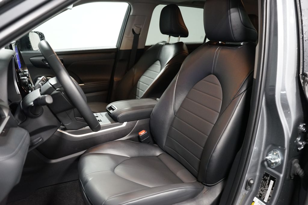 Thumbnail: 2025 Toyota Highlander - 6