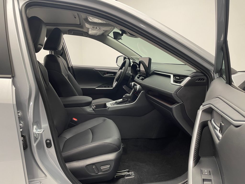 Thumbnail: 2025 Toyota RAV4 - 18