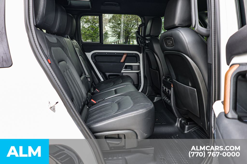 Used 2022 White Land Rover X-Dynamic SE image 21