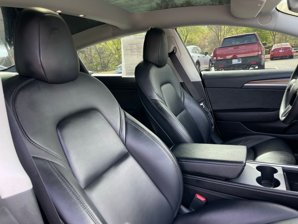 Thumbnail: 2022 Tesla Model 3 - 28