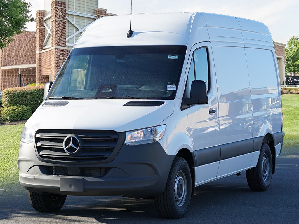 Thumbnail: 2025 Mercedes-Benz Sprinter - 4