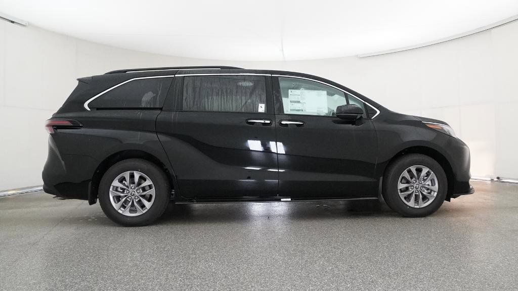 Thumbnail: 2026 Toyota Sienna - 7
