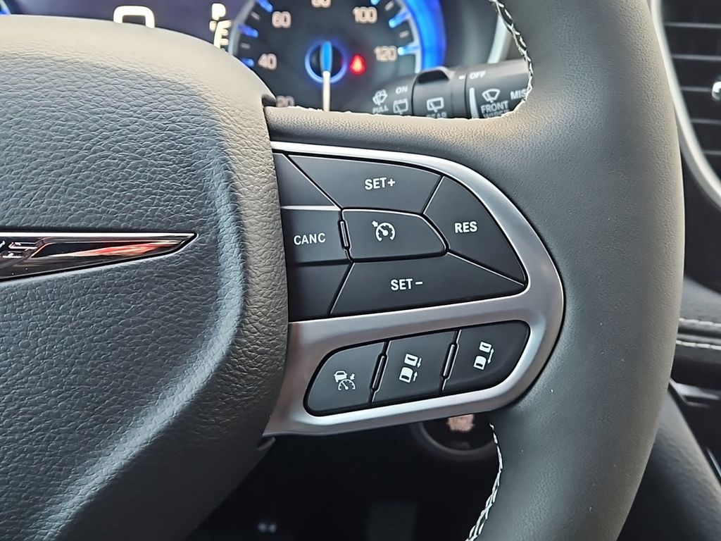 2025 Chrysler Pacifica  photo