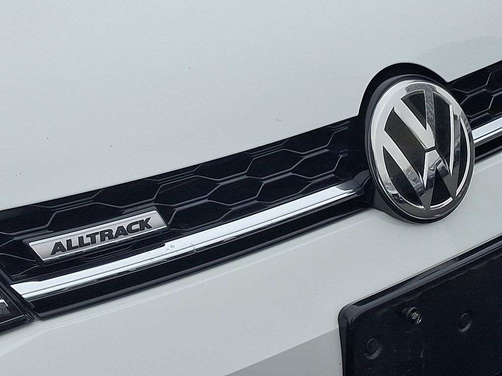 Thumbnail: 2019 Volkswagen Golf - 4