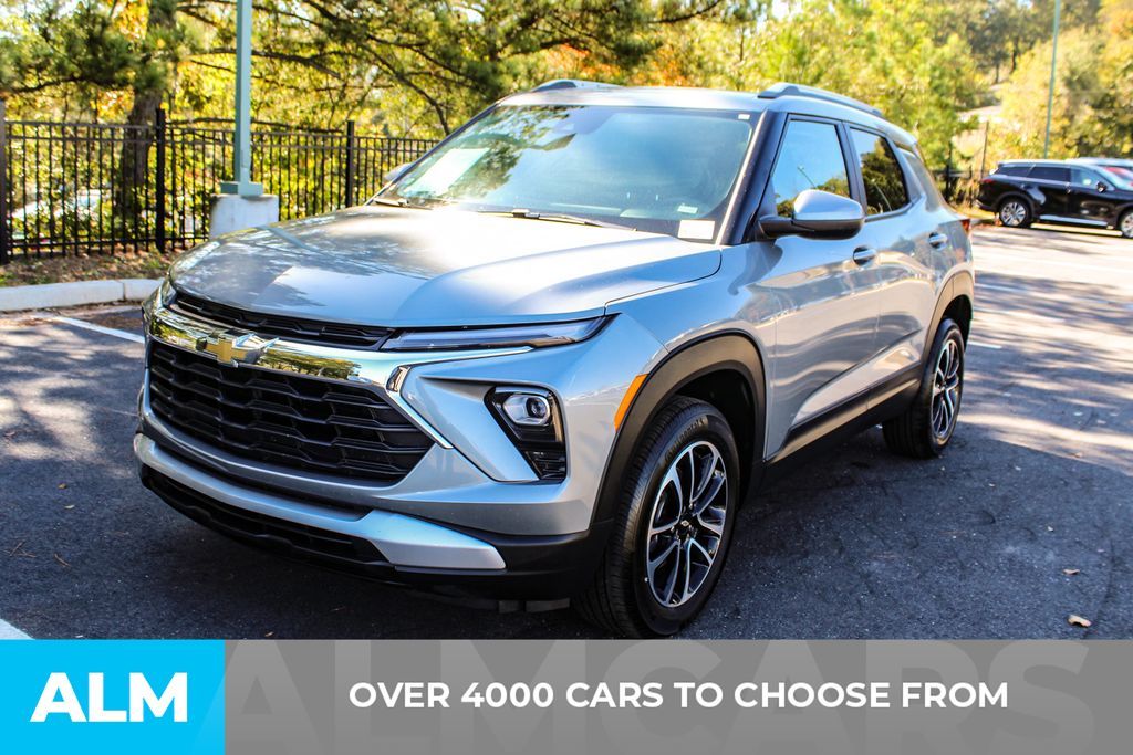 2025 Chevrolet Trailblazer LT photo 2