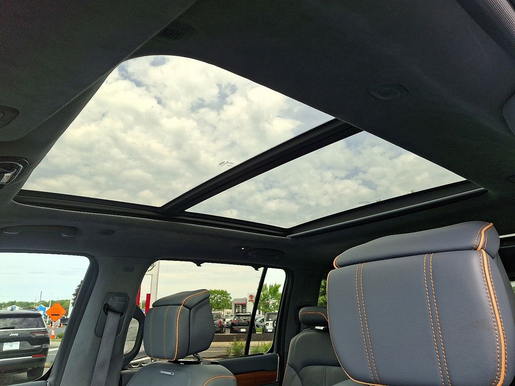 Thumbnail: 2022 Jeep Grand Wagoneer - 16