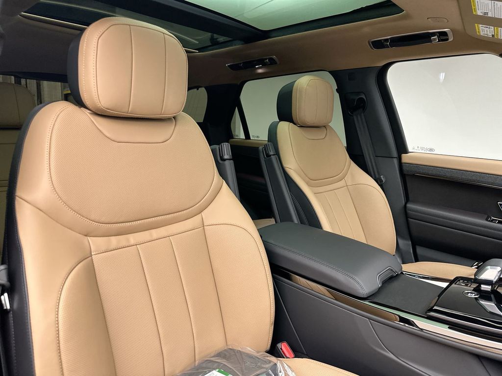 Thumbnail: 2026 Land Rover Range Rover Sport - 6