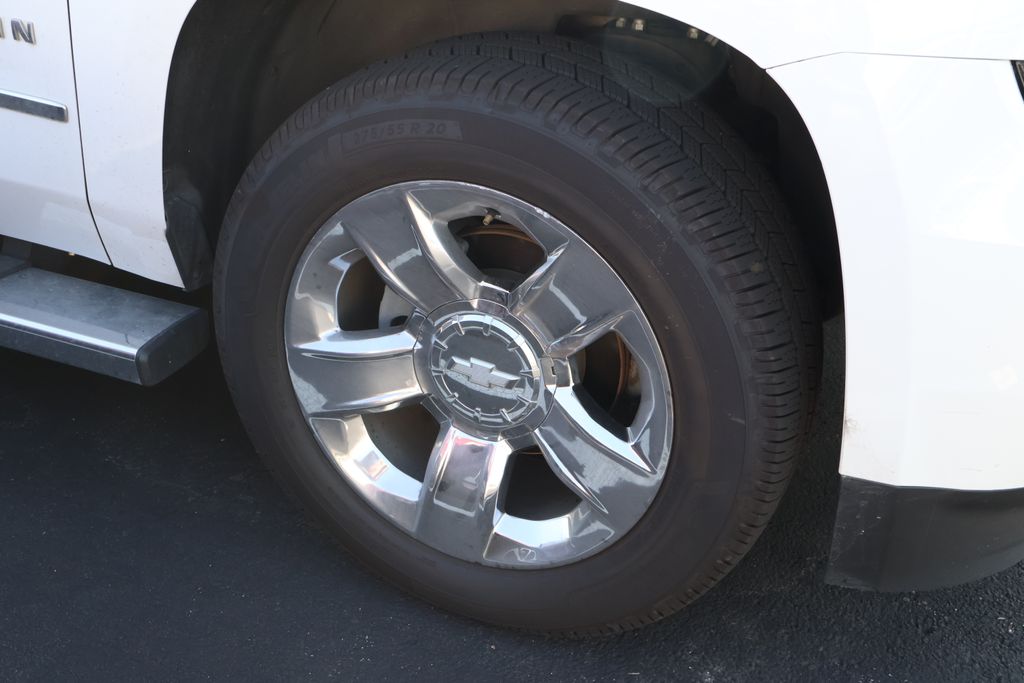Thumbnail: 2019 Chevrolet Suburban - 5