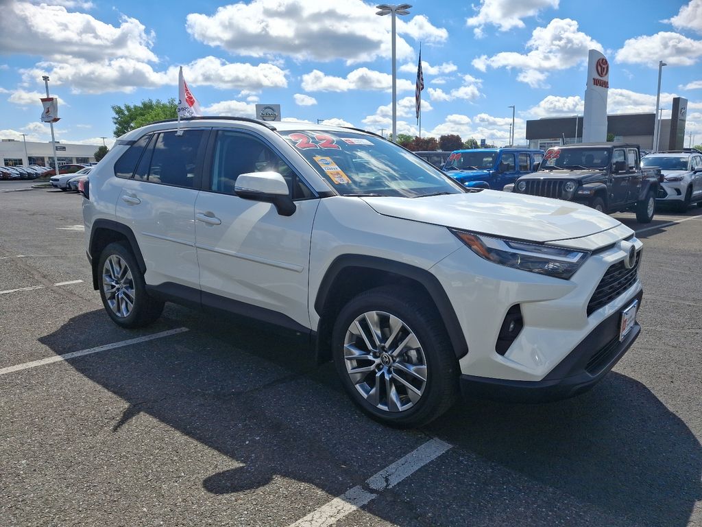 2022 Toyota RAV4 XLE Premium 3