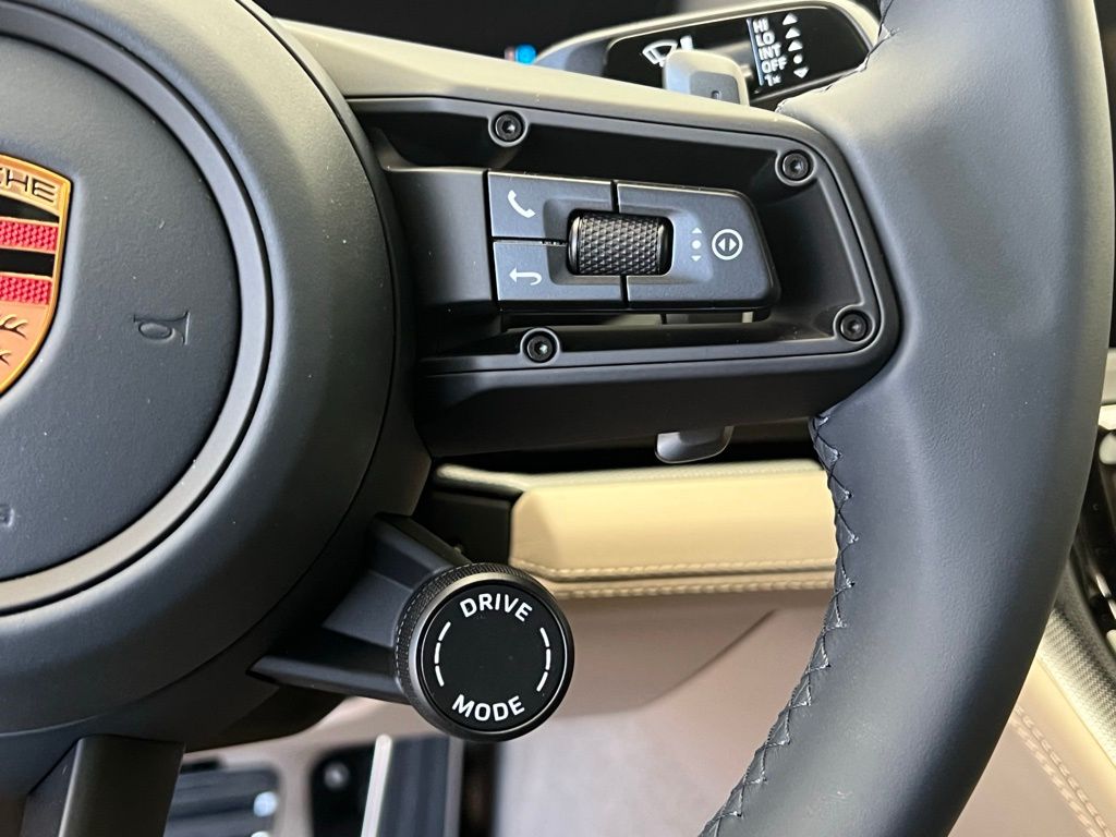 Thumbnail: 2026 Porsche Panamera - 9