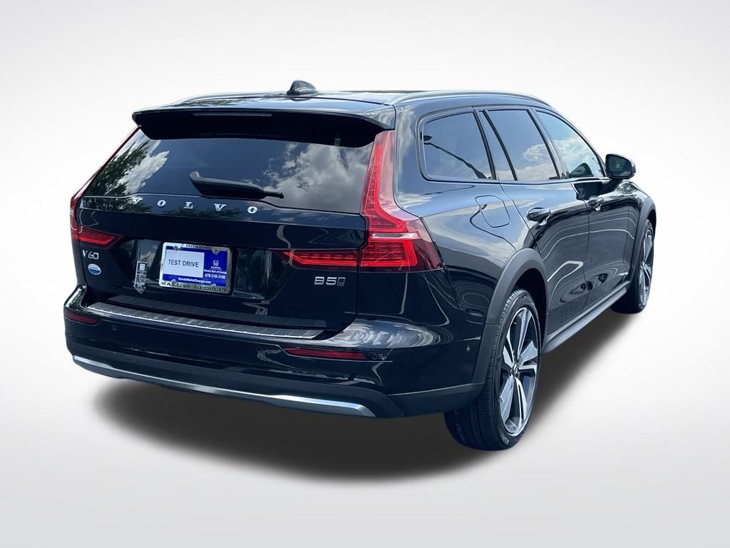 Thumbnail: 2025 Volvo S60 - 6