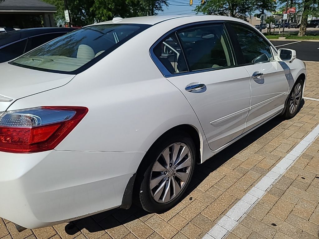 Used 2013 White Honda EX-L image 13