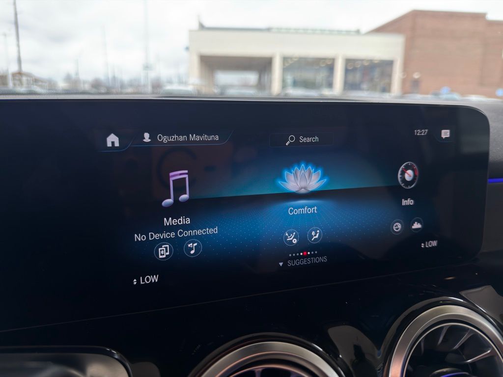 Thumbnail: 2023 Mercedes-Benz GLB - 32