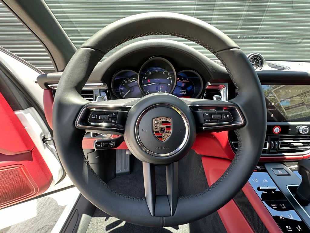 Thumbnail: 2025 Porsche Macan - 18